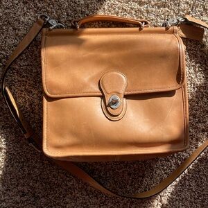 Coach Willis bag tan